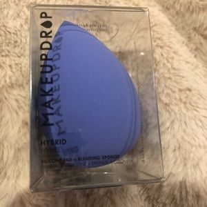 Brand new makeup drop: silicon and sponge